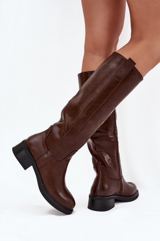 Botas altas femininas com salto baixo na cor marrom Averna