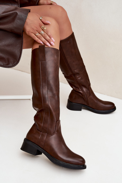 Botas altas femininas com salto baixo na cor marrom Averna