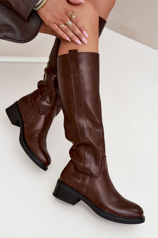 Botas altas femininas com salto baixo na cor marrom Averna