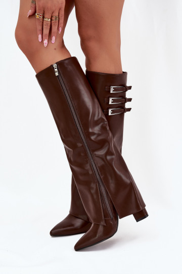 Botas altas femininas com salto e cano de amarração, tiras com fivelas na cor chocolate Nirisa 2