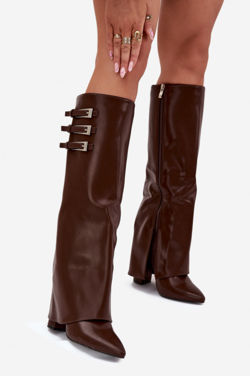 Botas altas femininas com salto e cano de amarração, tiras com fivelas na cor chocolate Nirisa