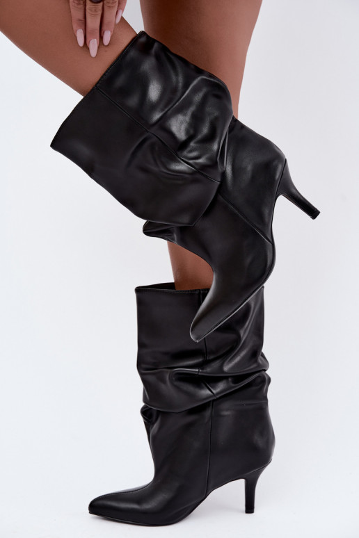 Botins slouchy com salto em preto Gelra