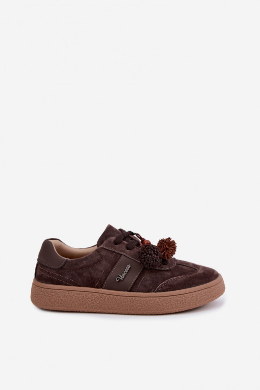 Sapatilhas de camurça sintética com pompons Vinceza 79682 cor chocolate