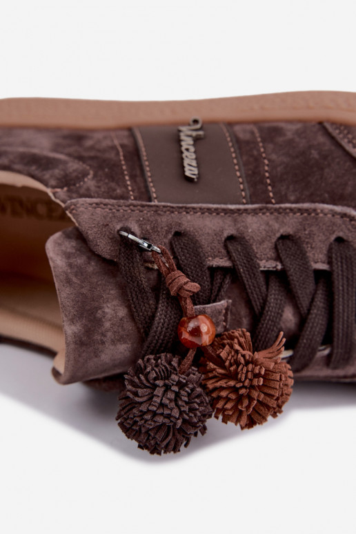 Sapatilhas de camurça sintética com pompons Vinceza 79682 cor chocolate