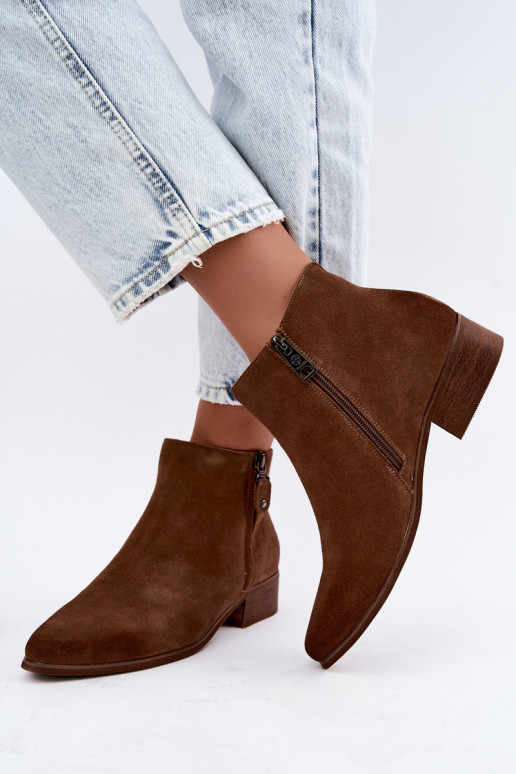 Sapatos de couro camurça de salto baixo Vinceza 133136 na cor marrom