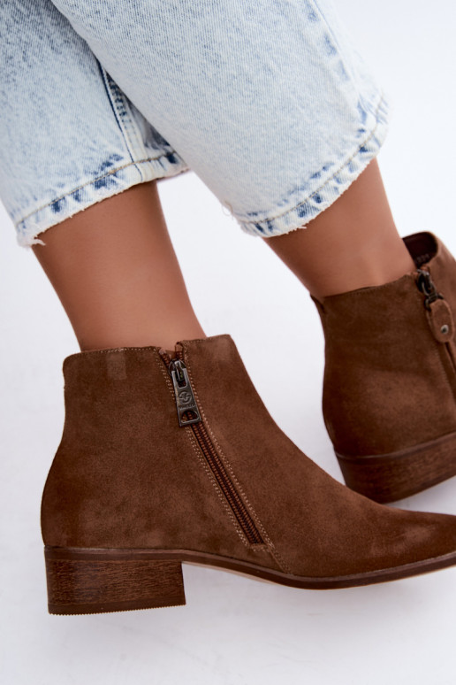 Sapatos de couro camurça de salto baixo Vinceza 133136 na cor marrom