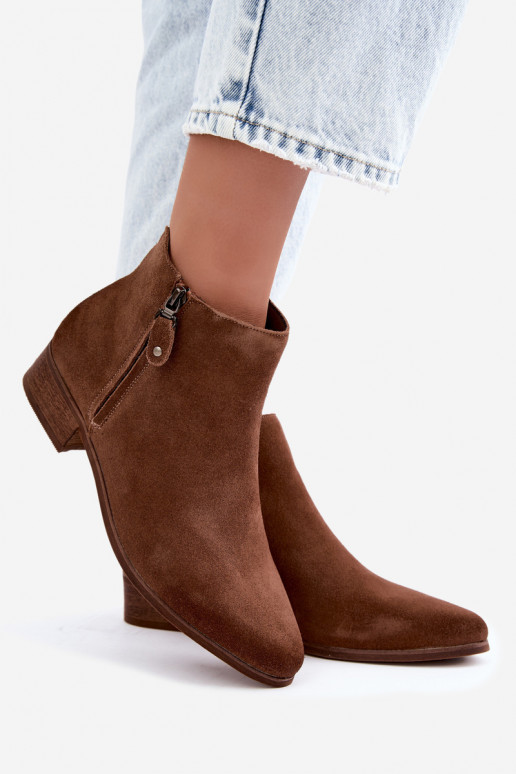 Sapatos de couro camurça de salto baixo Vinceza 133136 na cor marrom