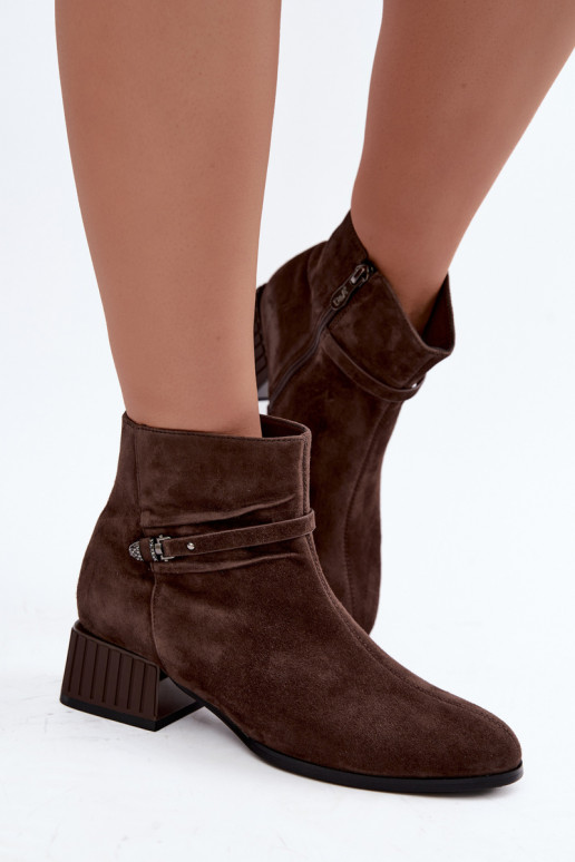 Botins femininos de camurça sintética Klocke isolados D&A CR62-3476 na cor marrom