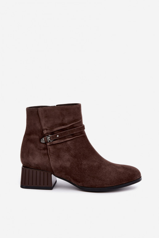 Botins femininos de camurça sintética Klocke isolados D&A CR62-3476 na cor marrom