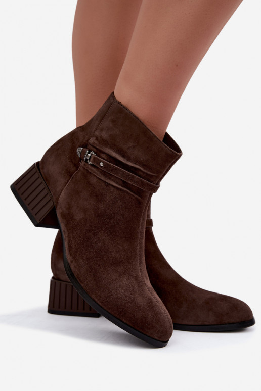 Botins femininos de camurça sintética Klocke isolados D&A CR62-3476 na cor marrom