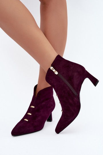 Sapatos femininos de camurça isolados com saltos D&A CR62-3496 na cor ameixa 2