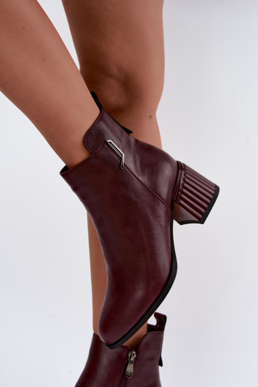 Botins de couro com saltos isolados D&A CR62-3442 na cor bordô