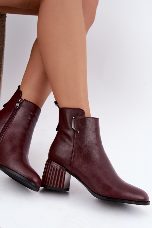 Botins de couro com saltos isolados D&A CR62-3442 na cor bordô