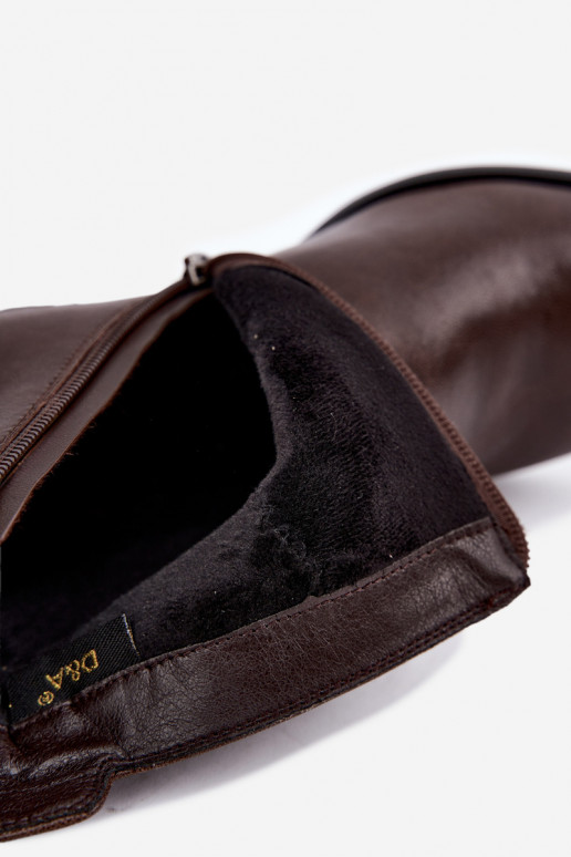 Botins de couro com saltos isolados D&A CR62-3442 na cor chocolate