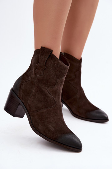 Botas de camurça isoladas em estilo cowboy D&A CR62-3395 na cor marrom escuro