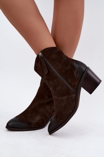 Botas de camurça isoladas em estilo cowboy D&A CR62-3395 na cor marrom escuro 2