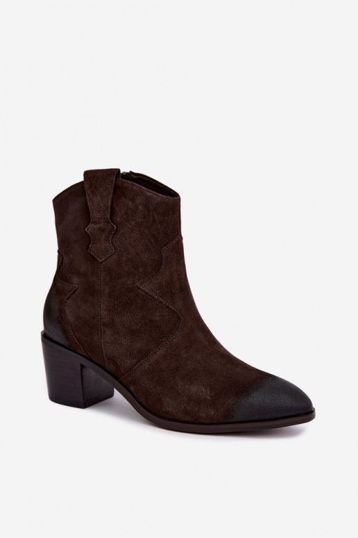 Botas de camurça isoladas em estilo cowboy D&A CR62-3395 na cor marrom escuro