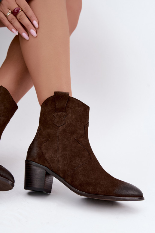 Botas de camurça isoladas em estilo cowboy D&A CR62-3395 na cor chocolate