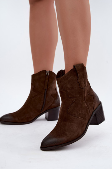 Botas de camurça isoladas em estilo cowboy D&A CR62-3395 na cor chocolate 2