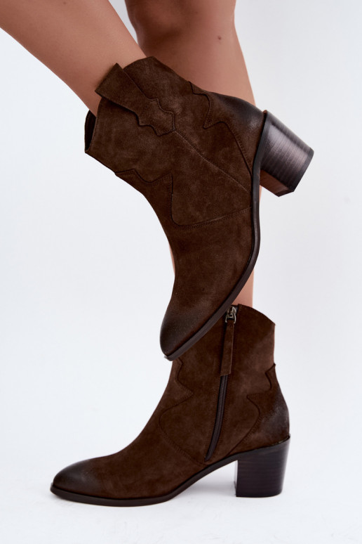 Botas de camurça isoladas em estilo cowboy D&A CR62-3395 na cor chocolate