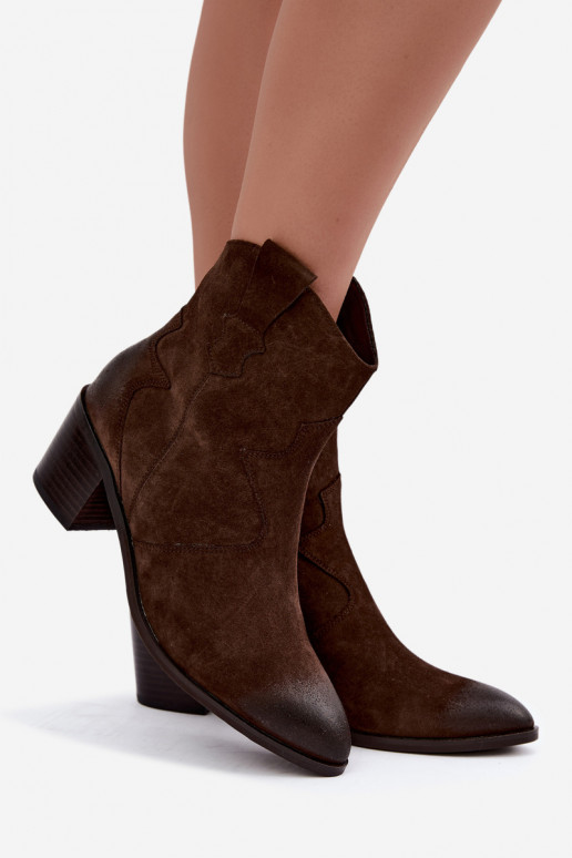 Botas de camurça isoladas em estilo cowboy D&A CR62-3395 na cor chocolate