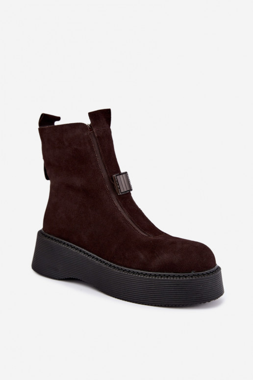 Botins de camurça sintética com plataforma isolados D&A CR62-3448 na cor chocolate