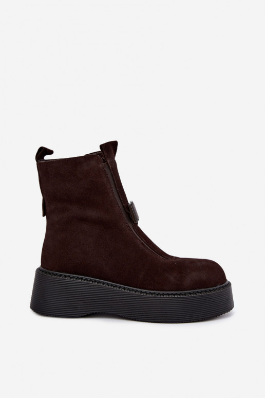 Botins de camurça sintética com plataforma isolados D&A CR62-3448 na cor chocolate