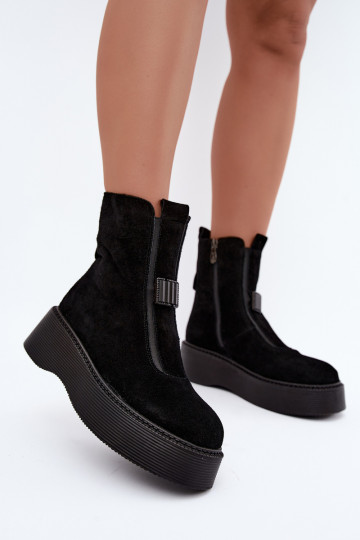 Botins de camurça sintética com plataforma isolados D&A CR62-3448 na cor preta 2
