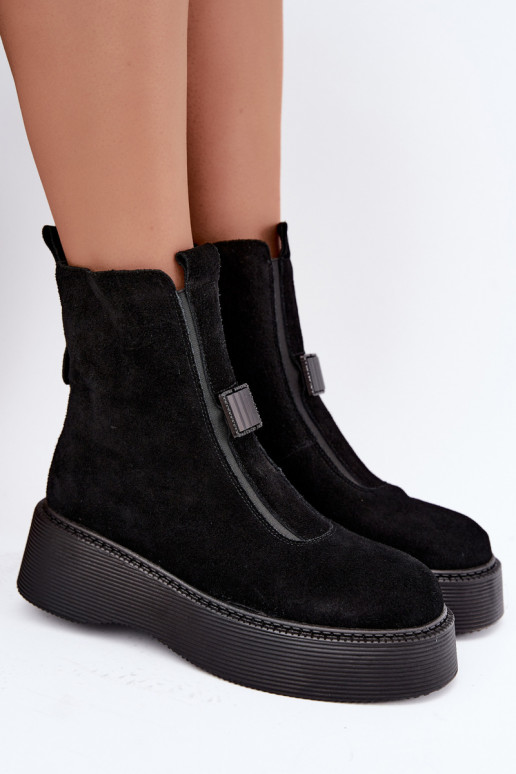 Botins de camurça sintética com plataforma isolados D&A CR62-3448 na cor preta