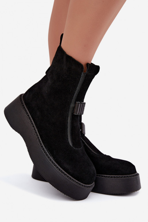 Botins de camurça sintética com plataforma isolados D&A CR62-3448 na cor preta
