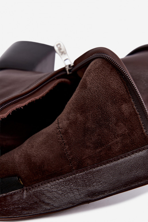 Botins isolados com saltos de couro natural CR62-3391 chocolate