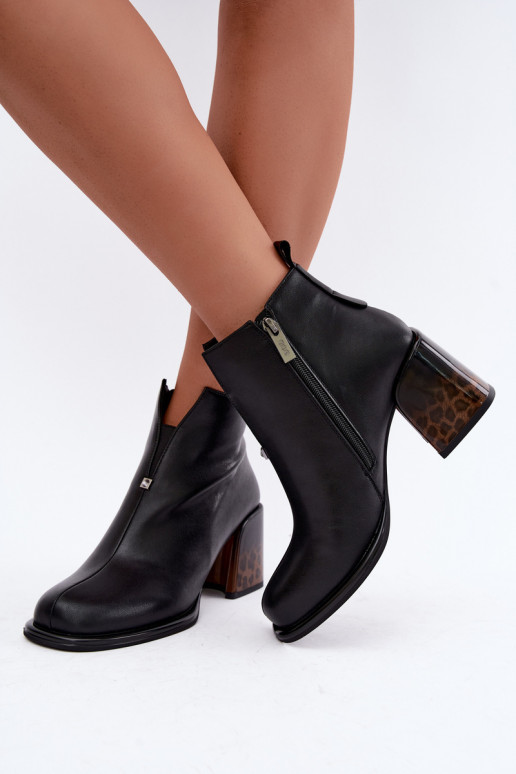 Botins isolados de couro sintético para mulheres com saltos GOE UU2N4204 pretos