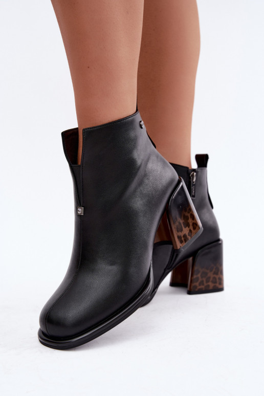 Botins isolados de couro sintético para mulheres com saltos GOE UU2N4204 pretos