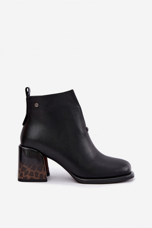 Botins isolados de couro sintético para mulheres com saltos GOE UU2N4204 pretos