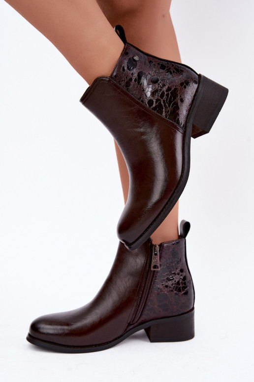 Botins isolados de couro sintético com salto baixo Vinceza 133133 chocolate