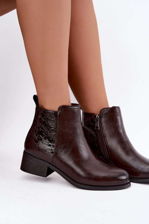 Botins isolados de couro sintético com salto baixo Vinceza 133133 chocolate