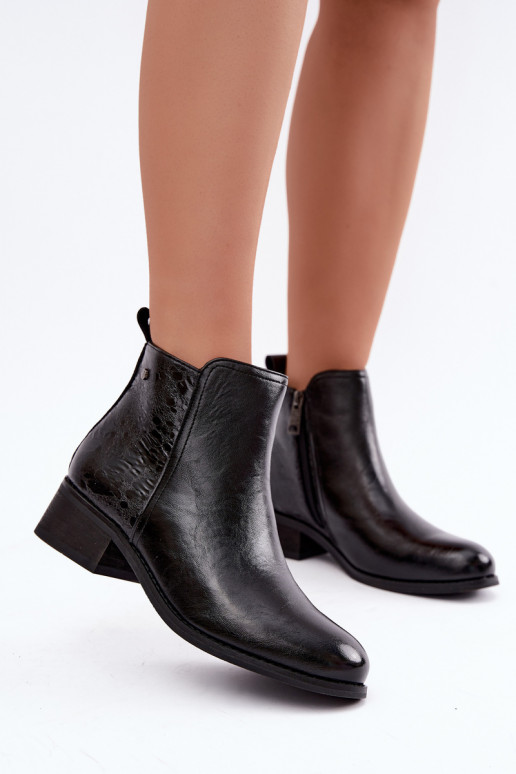 Botins isolados de couro sintético com salto baixo Vinceza 133133 pretos