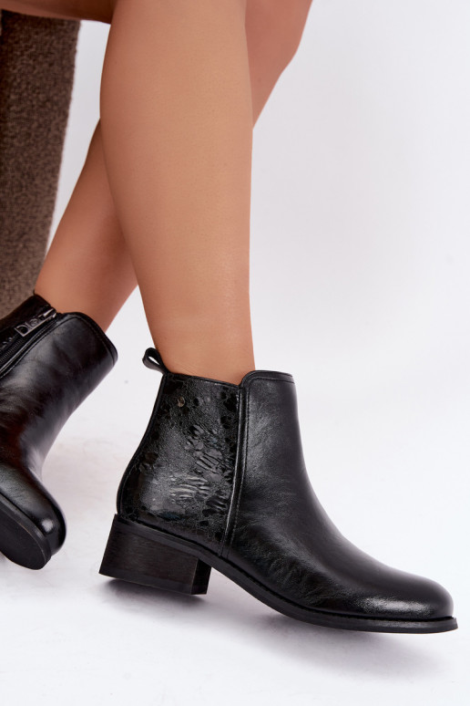 Botins isolados de couro sintético com salto baixo Vinceza 133133 pretos