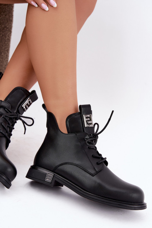 botins isolados com saltos largos e ornamentos D&A MK62-7034 em preto