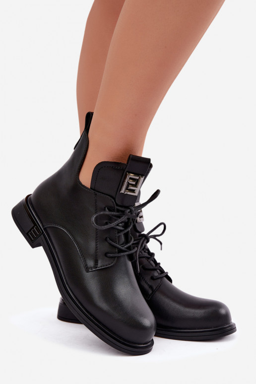 botins isolados com saltos largos e ornamentos D&A MK62-7034 em preto
