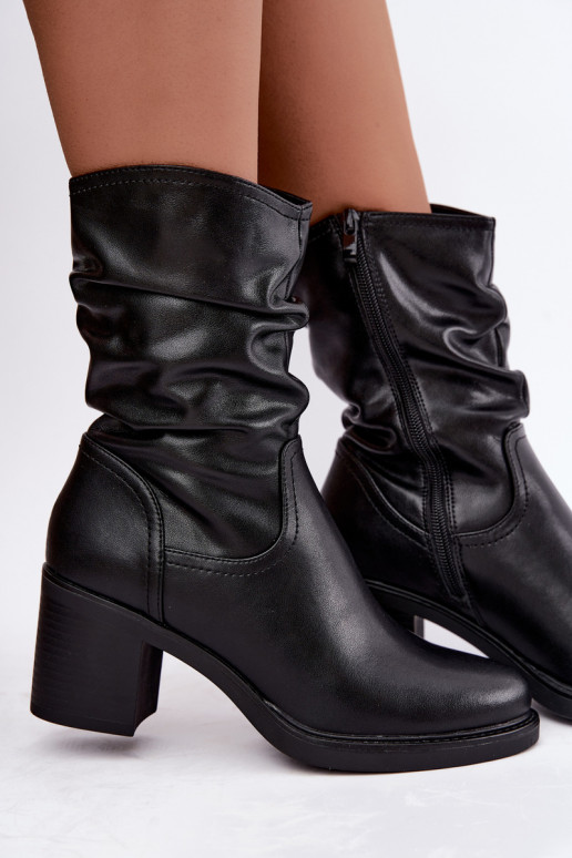 botins isolados com babados e saltos Sergio Leone BT-60 em preto