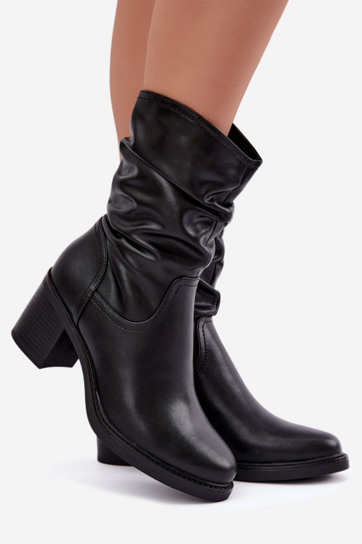 botins isolados com babados e saltos Sergio Leone BT-60 em preto