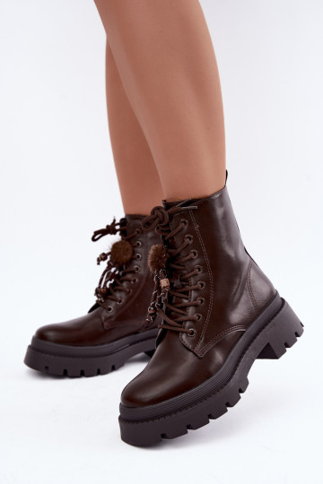 botas isoladas com pompons fofos em chocolate Faresse 2
