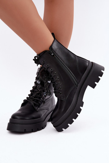 botas isoladas com pompons fofos em preto Faresse 2