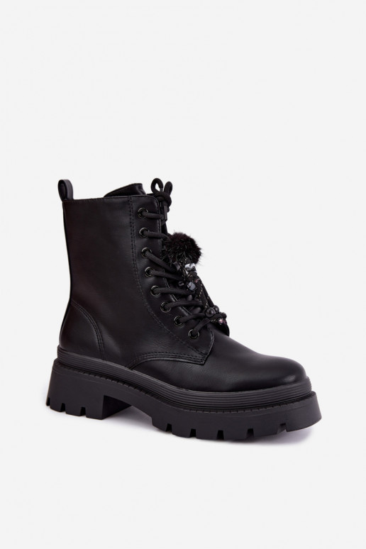 botas isoladas com pompons fofos em preto Faresse