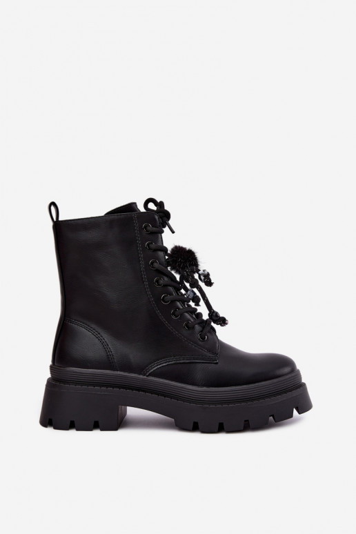 botas isoladas com pompons fofos em preto Faresse