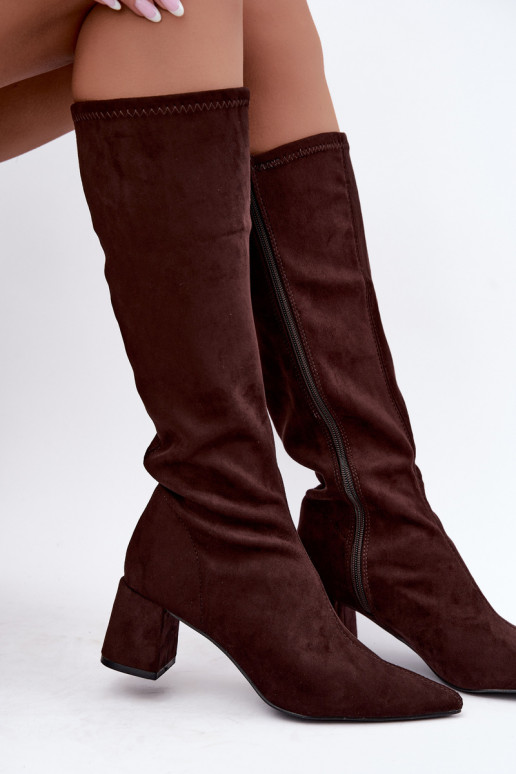 botas até o joelho com saltos e bicos pontudos em chocolate Amora