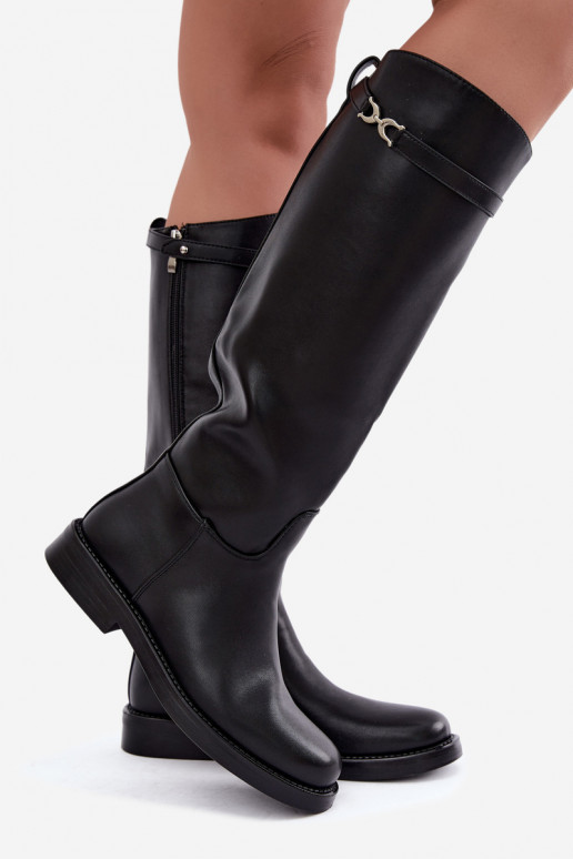 Botas longas com saltos largos e tiras decorativas na cor preta Famina