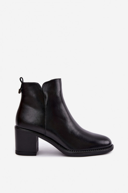 Botins isolados com saltos na cor preta Vinceza 58650