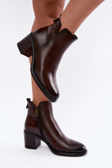 Botins isolados com saltos na cor castanha escura Vinceza 58650